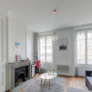 Appartement Bel Haussmannien Au Coeur Du 7eme, Lyon